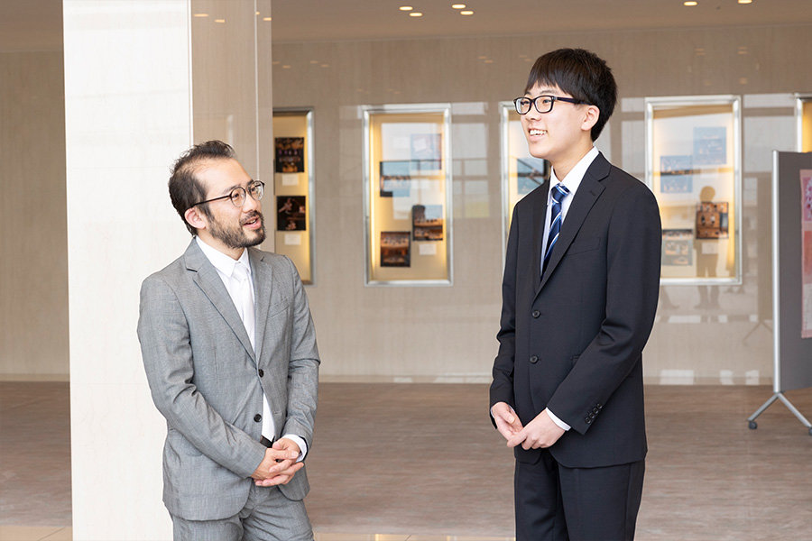 入学式にて 担任の加茂先生と